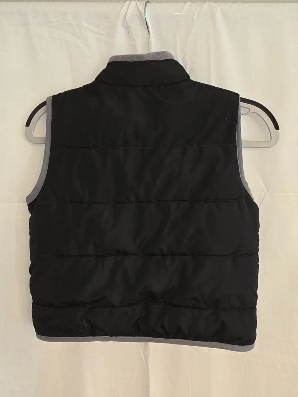 Boys Black and Gray Puffer Vest Zipper Pockets Child Size 6 7